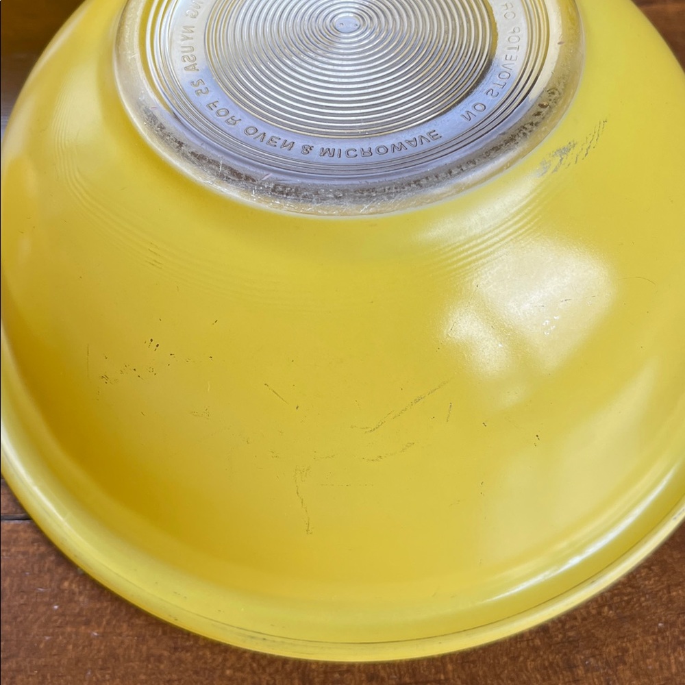 3- Pyrex Vintage Mixing Bowls Yellow Clear Bottoms - Picture 9 of 16